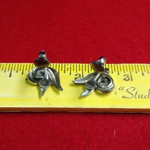 Silver Tone Metal Alice Clip Earrings Cottagecore Grandmacore Granny Chic - Picture 6 of 6